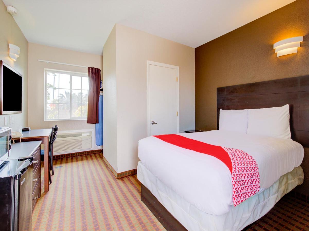 Hotel Dilley Grand Exterior foto